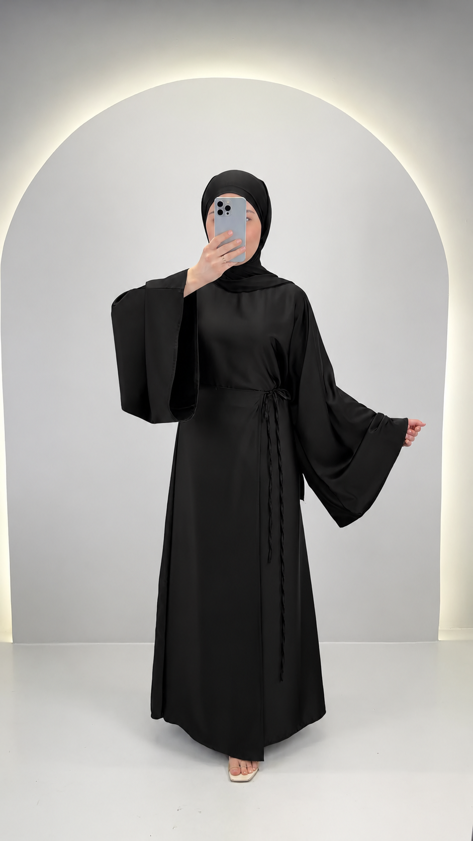 Nesa Abaya Schwarz