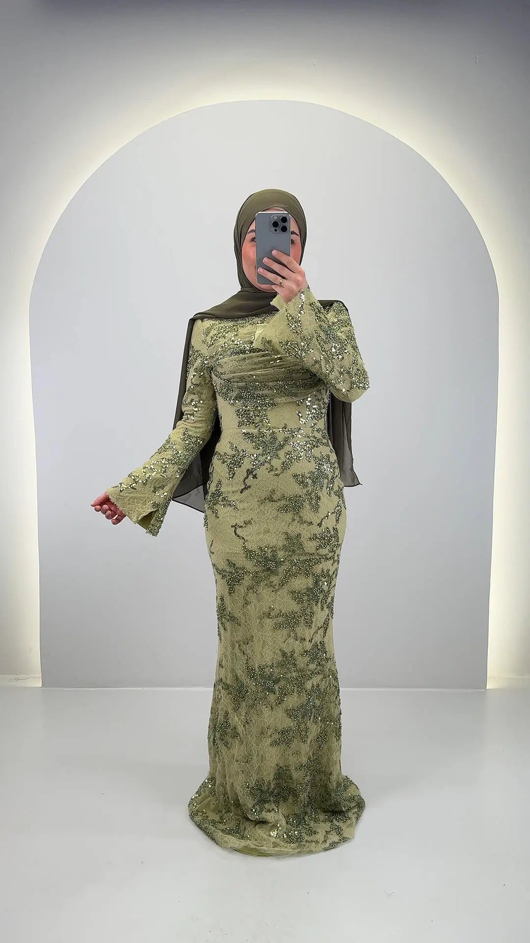Azmia Abendkleid Grün mit Hijab