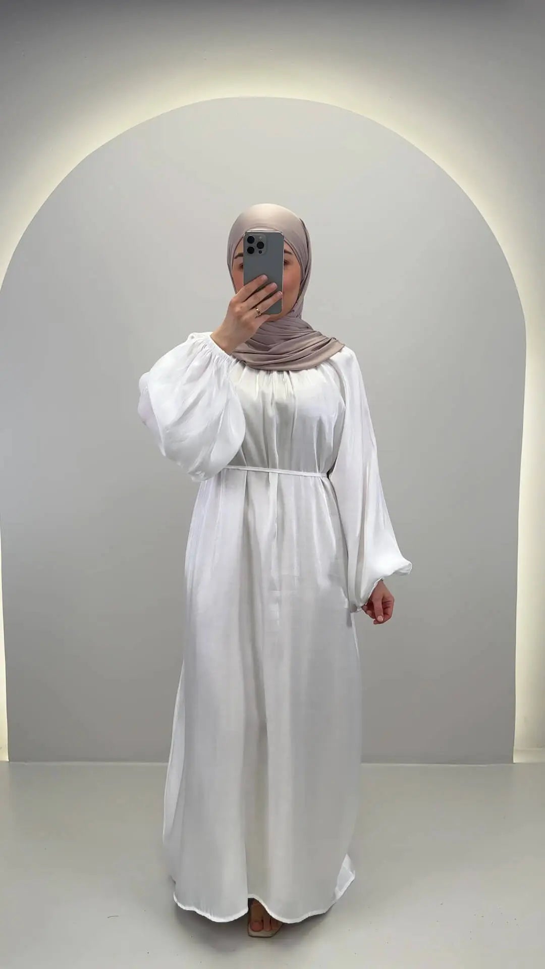 <tc>S</tc>i<tc>m</tc>la Abaya White